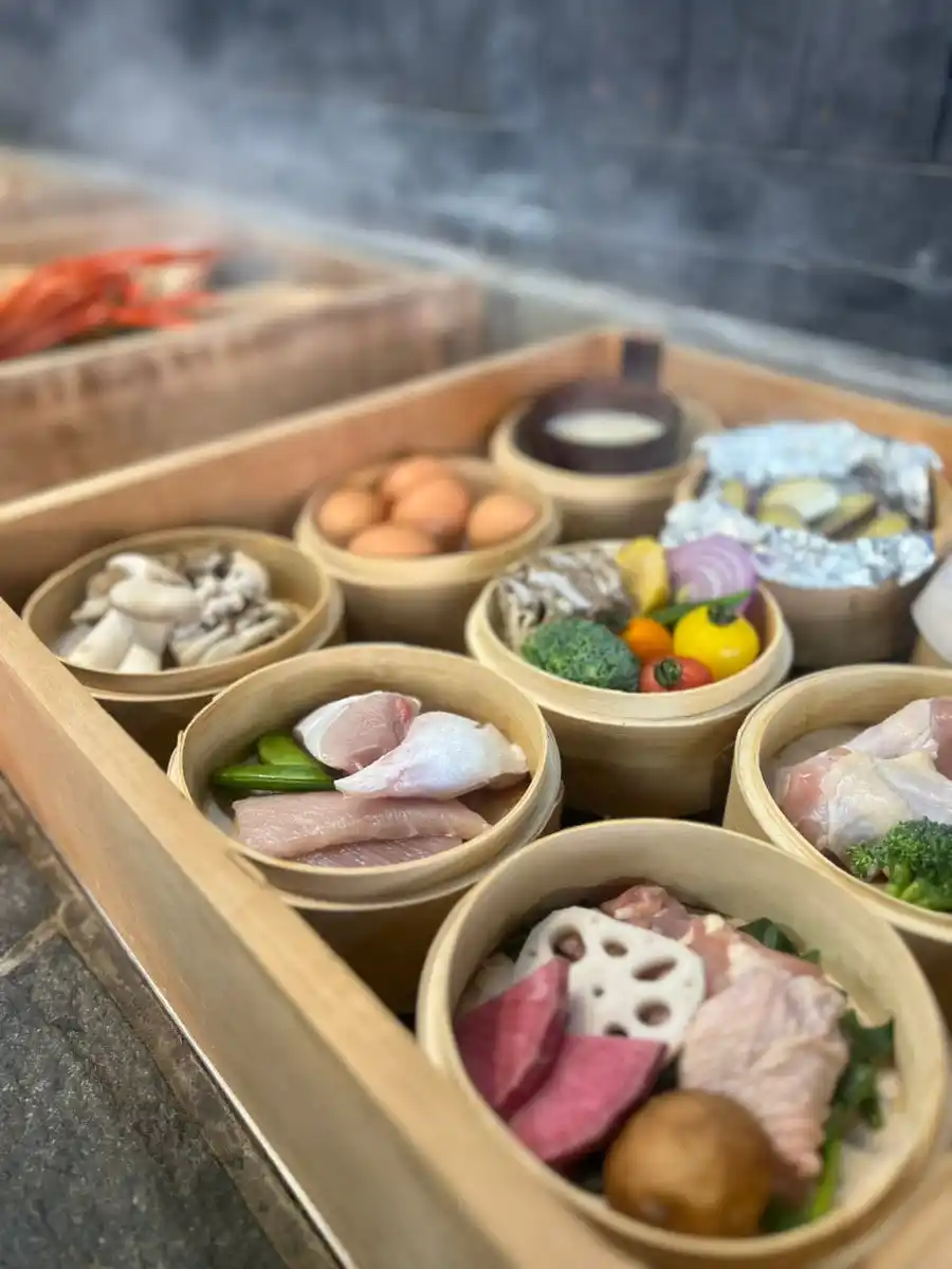 【株式会社ユーネット】 【リニューアル効果】地獄蒸し料理専門店「蒸汎景（じょうはんけい）」、メニュー刷新後の売上が前年同期比140％を記録