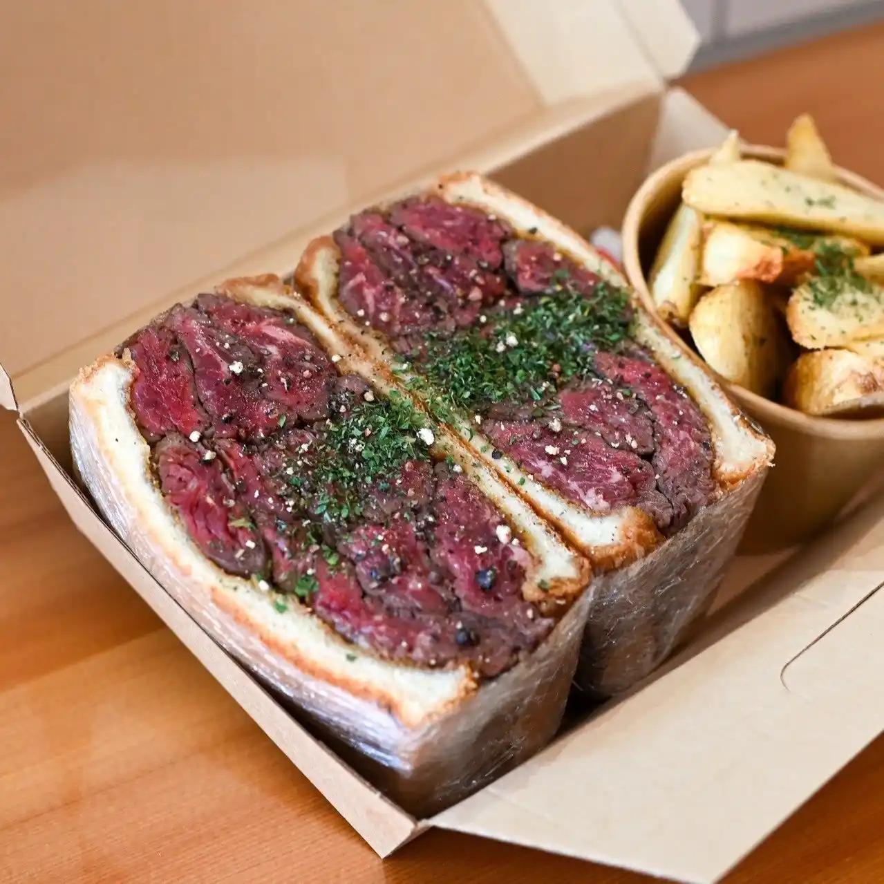 【CS HOLDINGS株式会社】 SNS映え必須 原宿竹下通りで大人気の【ボリュームサンドイッチ専門店】が金沢に初上陸!!