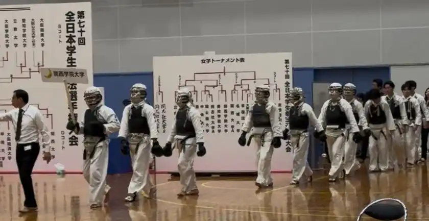 入場する精鋭たち