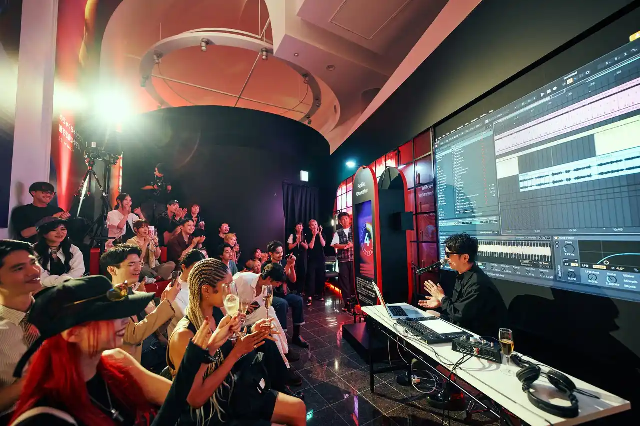 【株式会社 Block FM】 ☆Taku Takahashi(m-flo)が20分で生み出す、“一目惚れする音楽”。glo(TM)×Hypebeast「LOVE AT FIRST BEAT」ワークショップレポート