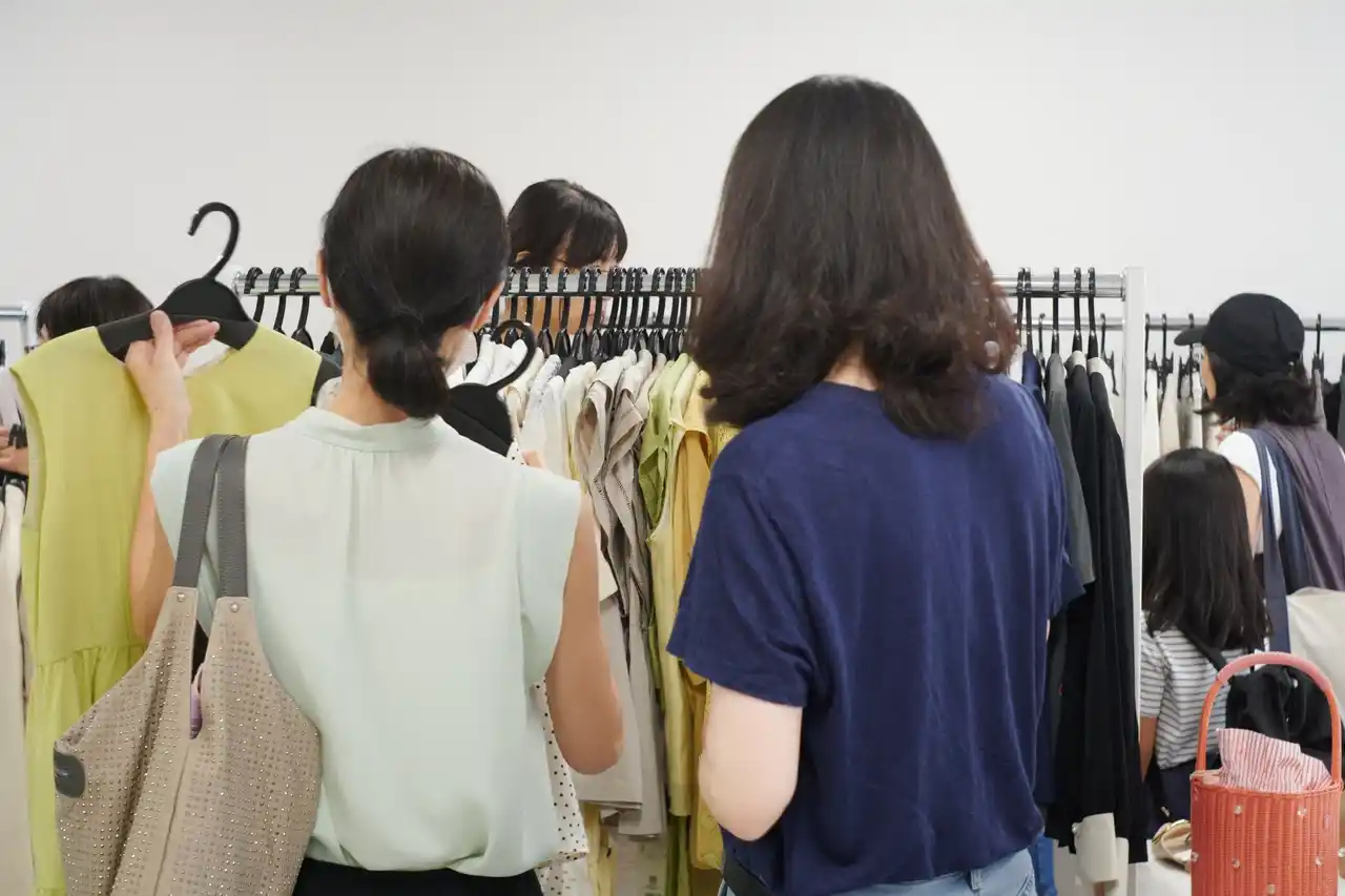 【株式会社TSIホールディングス】 「シングルファミリー応援フェスタ」洋服を通じて支援