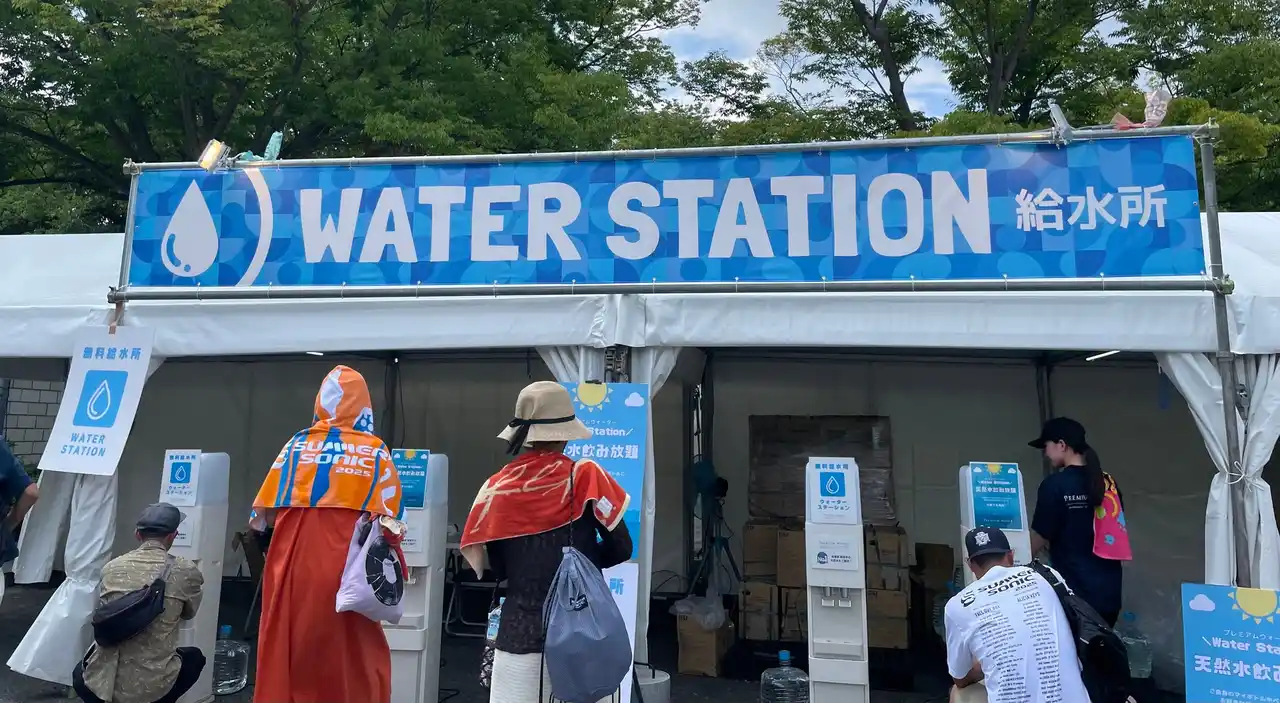 【プレミアムウォーター株式会社】 【イベントレポート】合計9万人来場！ 「SUMMER SONIC 2025 OSAKA」でプレミアムウォーターの天然水が無料で飲めるウォーターステーションを設置