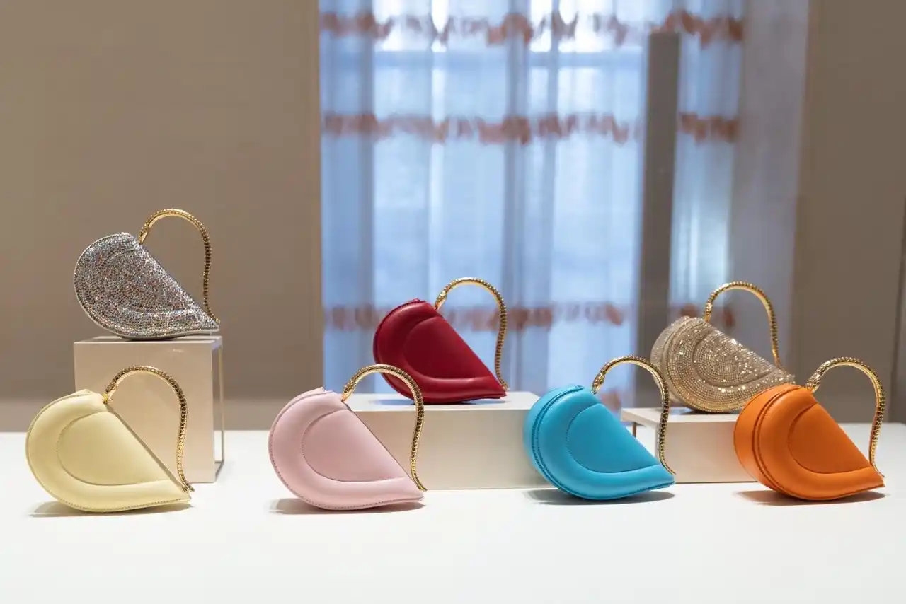 【ブルガリ】新作 ブルガリ 2026年秋冬レザーグッズ＆アクセサリーコレクションを発表