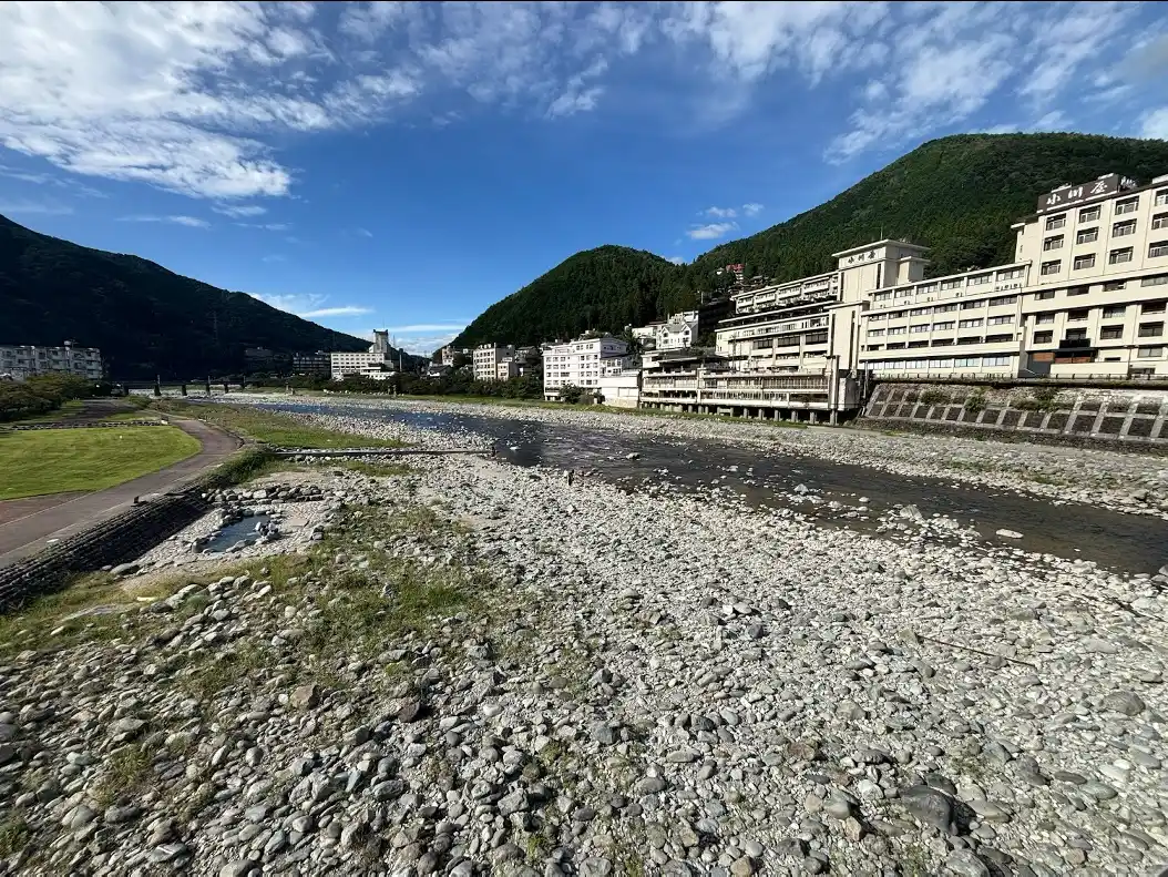 【ソーシャルアクションネットワーク】 温泉地での海洋ごみ削減・啓発　１.ウォークラリーイベント「ケロっと変えよう、未来の海！」／２.温泉街をめぐるごみ拾いイベント