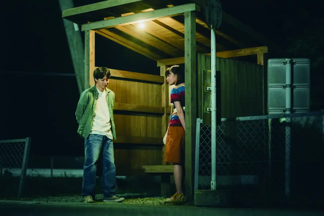 【株式会社ポニーキャニオン】 映画『架空の犬と嘘をつく猫』メインロケ地 佐賀県小城市。同市シーンのまとめ動画が公開されました！公開日より劇中で登場したバス停を4日間限定設置します！！