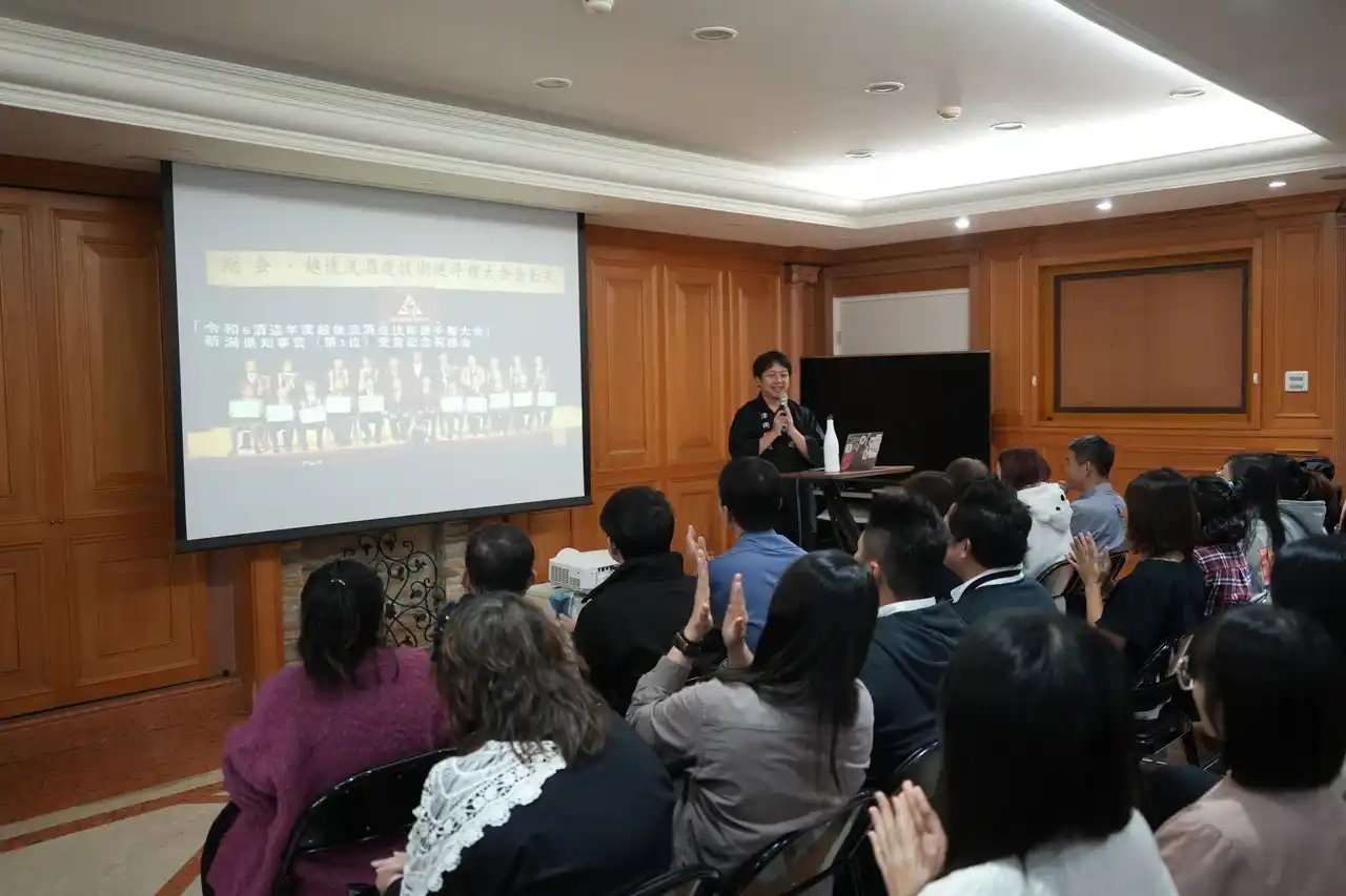 津南醸造代表の鈴木健吾が、台湾の統園企業股份有限公司にて、日本酒に関する講演を実施