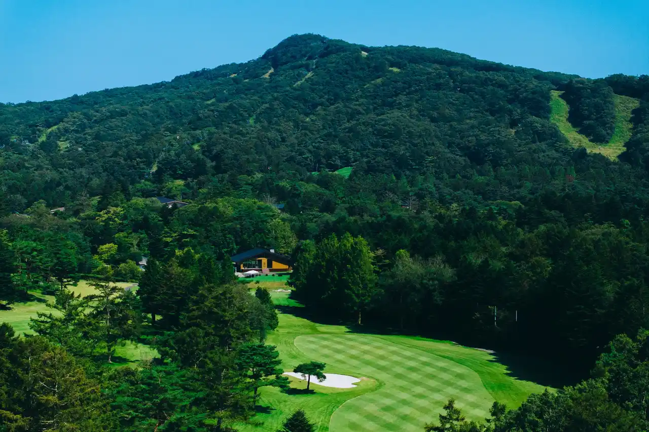 【株式会社西武・プリンスホテルズワールドワイド】 晴山（せいざん）ゴルフ場遅めのスタート限定「本格コースディナー付プラン」を販売