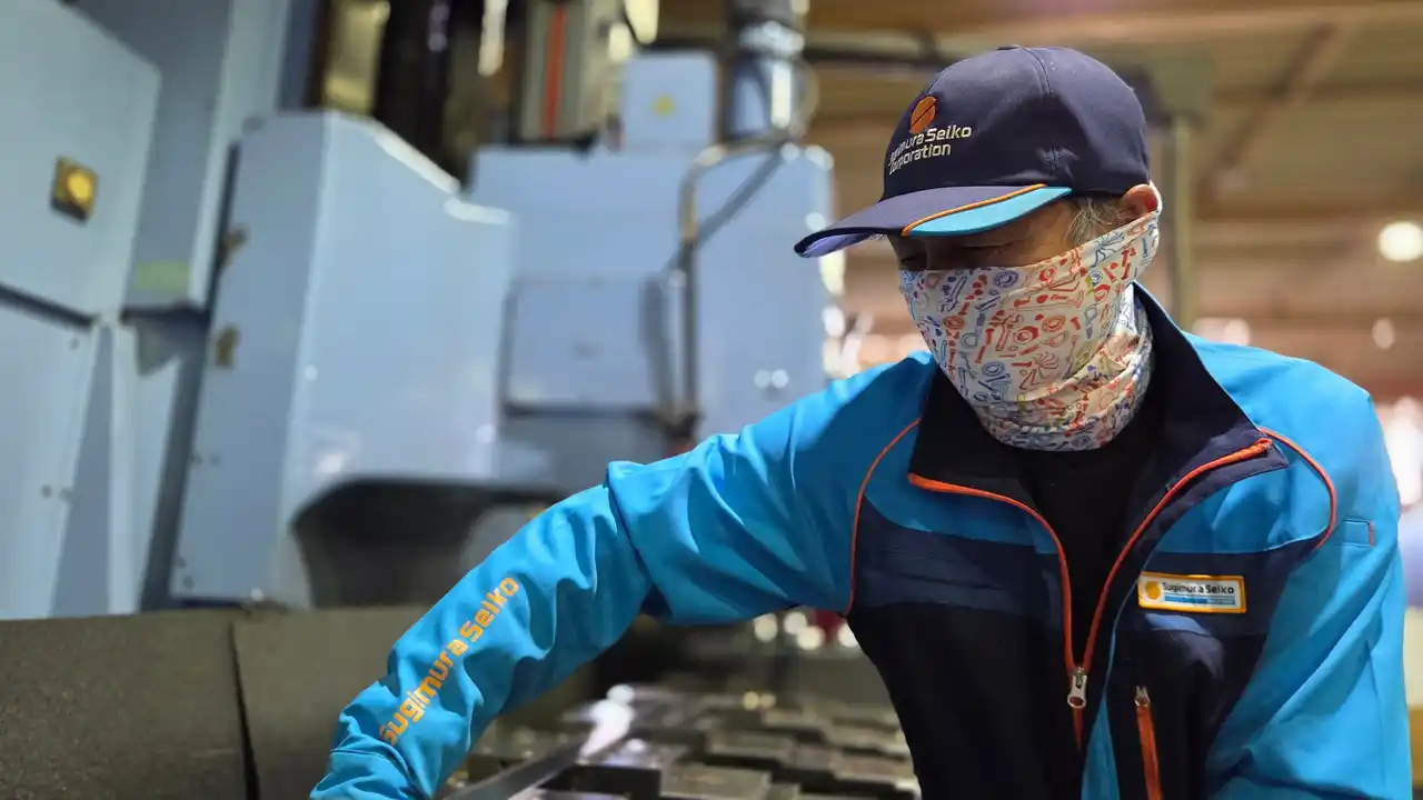 【町工場×スポーツ】工場での防寒にも最適！"ものづくり"をモチーフにしたランニング用ネックゲイターを新発売