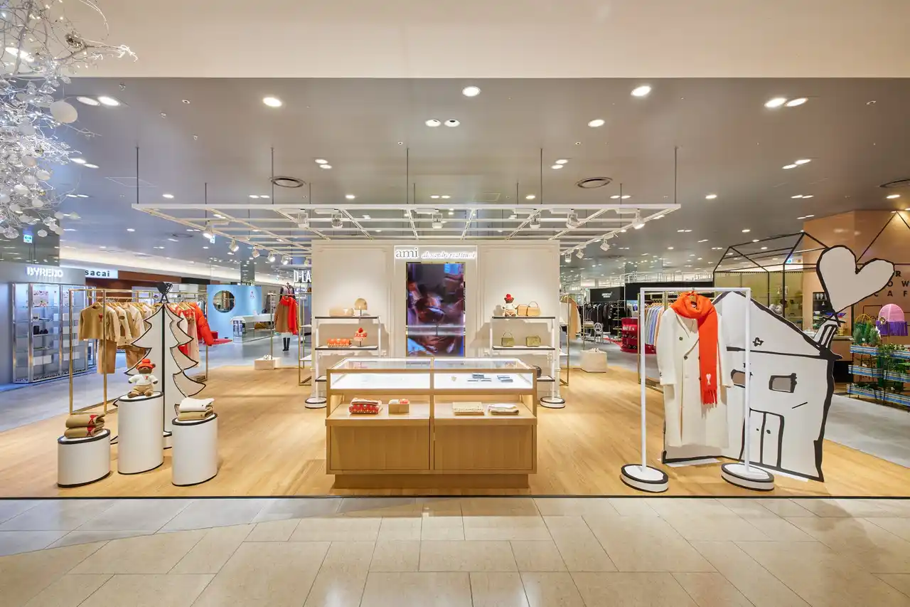 Ami Paris 阪急うめだ本店「コトコトステージ31」にてホリデーポップアップを期間限定開催