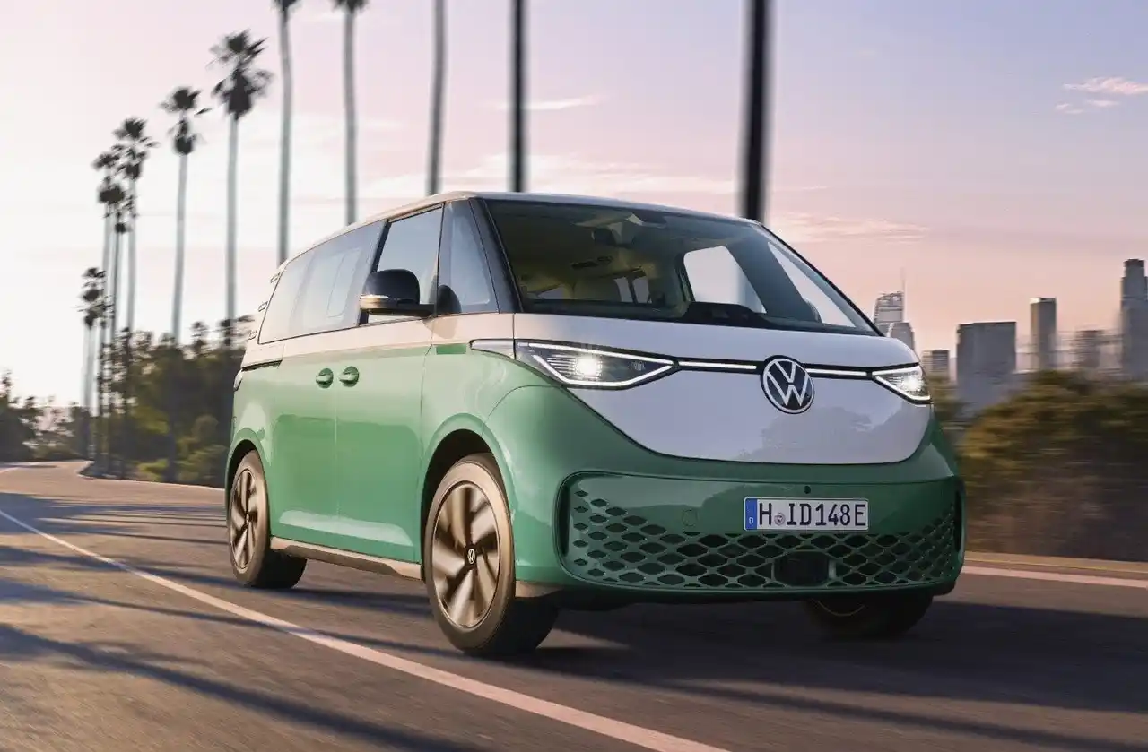 【フォルクスワーゲングループジャパン株式会社】 フォルクスワーゲン「ID. Buzz」が2025-2026日本カー・オブ・ザ・イヤーにおいて「インポート・カー・オブ・ザ・イヤー」「デザイン・カー・オブ・ザ・イヤー」の2部門で受賞