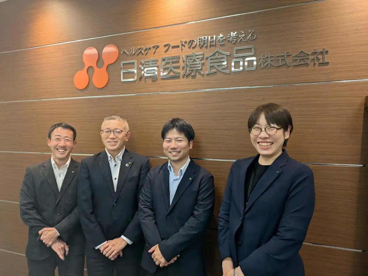 日清医療食品、東京大学発スタートアップによる自動発注AI「α-発注」を導入～2年間の需要予測システム比較を経て属人化からの脱却を目指す。全国の病院・施設への「食」の安定供給を後押し～