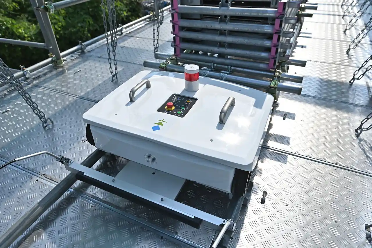 タカミヤ、建設業界の人手不足に挑む 足場運搬ロボット「TLEVER」のレンタル開始