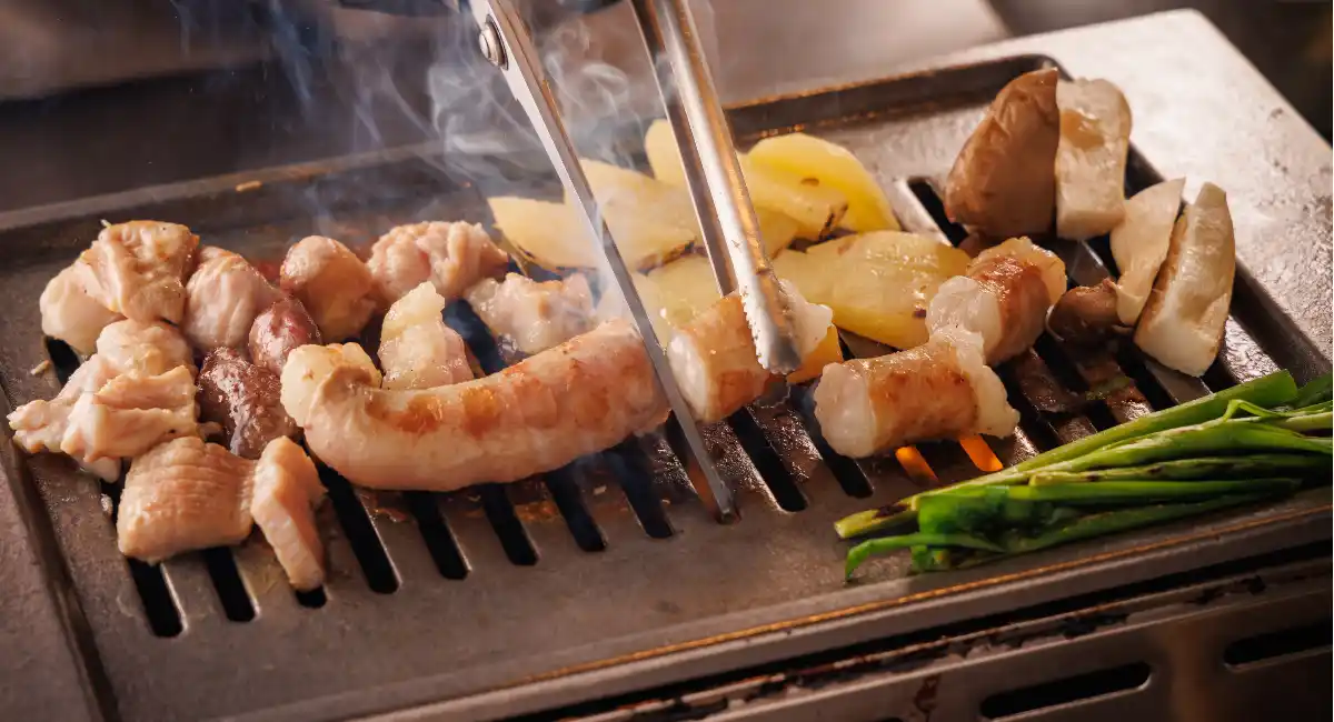 テーブルごとに付くスタッフが、お肉を目の前で焼き上げ!韓国ホルモン焼肉専門店「ミリネヤンコプチャン」都内初の店舗が、8月1日に赤羽でオープン