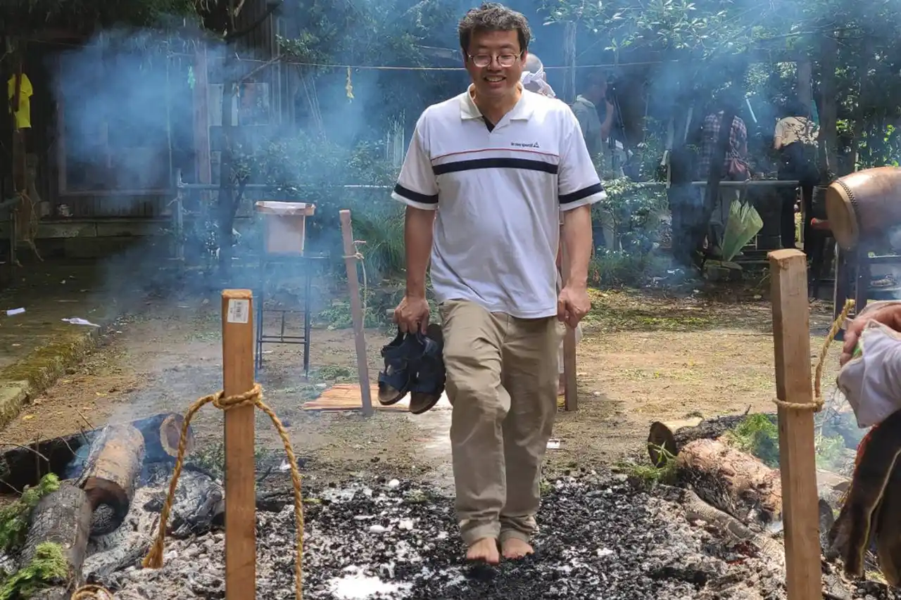 【一般社団法人加賀市観光交流機構】 【加賀温泉郷】地域に受け継がれる、夏の伝統行事「火わたりの修法」と「シャシャムシャ踊り」