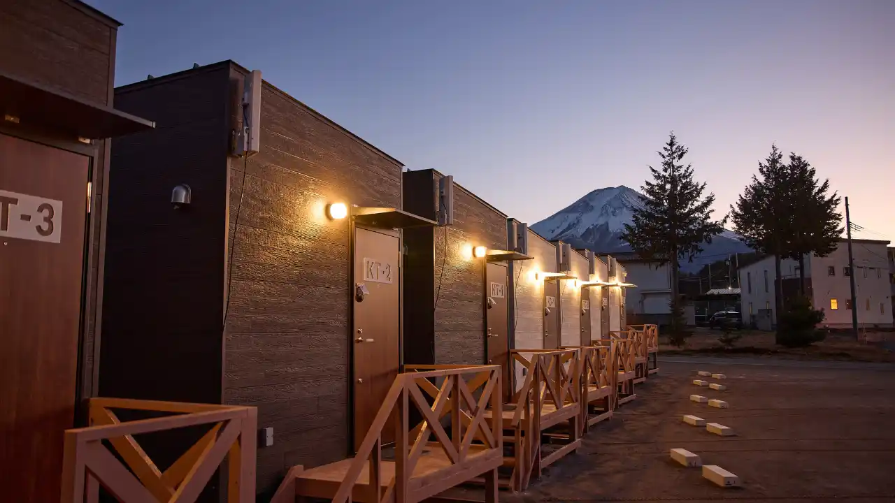 【ソラナリゾート株式会社】 富士・河口湖エリアにトレーラーハウスホテル「Solana Smart INN富士河口湖」12月20日（土）グランドオープン