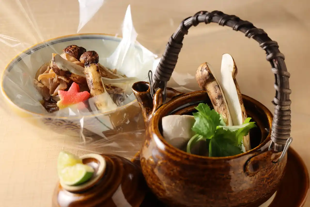 【ホテルオークラ神戸】秋の味覚を贅沢に味わう『松茸御膳』と『松茸会席』を9月1日より提供