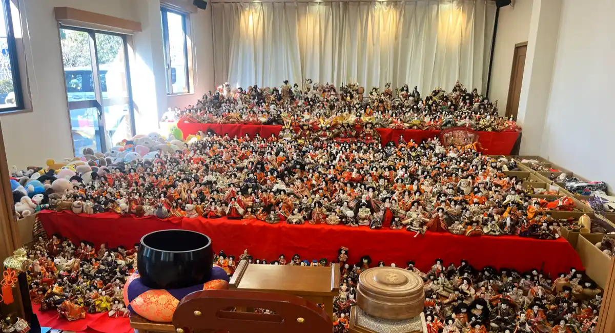心を込めて思い出のお人形に最後のありがとうを。「第83人形供養祭」が2026年3月25日に平塚で開催、雛人形・五月人形・ぬいぐるみ・ガラスケース入りなど広く対応