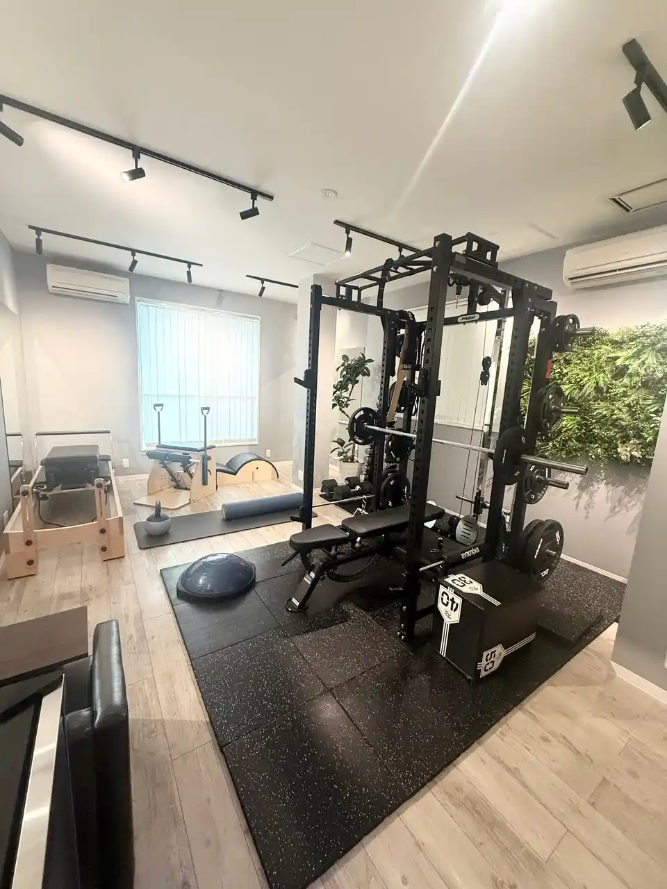 【株式会社SEBA】 港区・赤坂見附で新たなボディメイク体験ピラティスと筋力トレーニングを融合した「ハイブリッドセッション」で短時間でも高い効果を実現