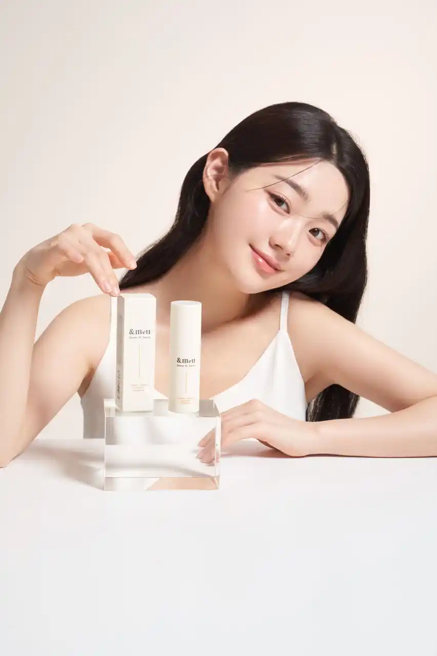 【株式会社Koloha】 「私（me）とあなた（you）で作る新感覚ベースケア」スキンケアブランド「&meu（アンドメウ）」が誕生！約160万本のVCニードルで素肌の自信を育てる美容液。