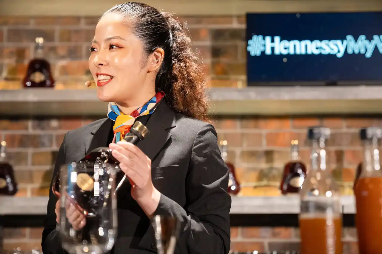 【MHD モエ ヘネシー ディアジオ株式会社】 ヘネシー グローバル カクテル コンペティション#HennessyMyWay 2025ジャパンファイナル開催「サンクチュアリコート琵琶湖（滋賀県）」阪田遥菜さんが優勝
