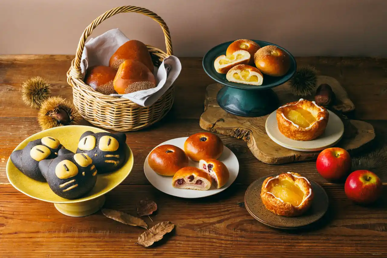 【木村屋總本店】＜新商品＞爽やかな酸味の季節あんぱん「酒種 クランベリーチーズ」が登場！食感もたのしい「シャキシャキりんごデニッシュ」や人気の秋商品を9月1日から直営店にて発売