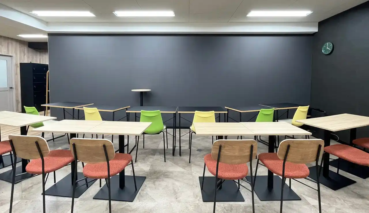 【2026年4月開設】学校や仕事の「つまずき」から自立へ。学び直しから就職までを支える「エンラボカレッジ府中」が府中駅徒歩1分にオープン。