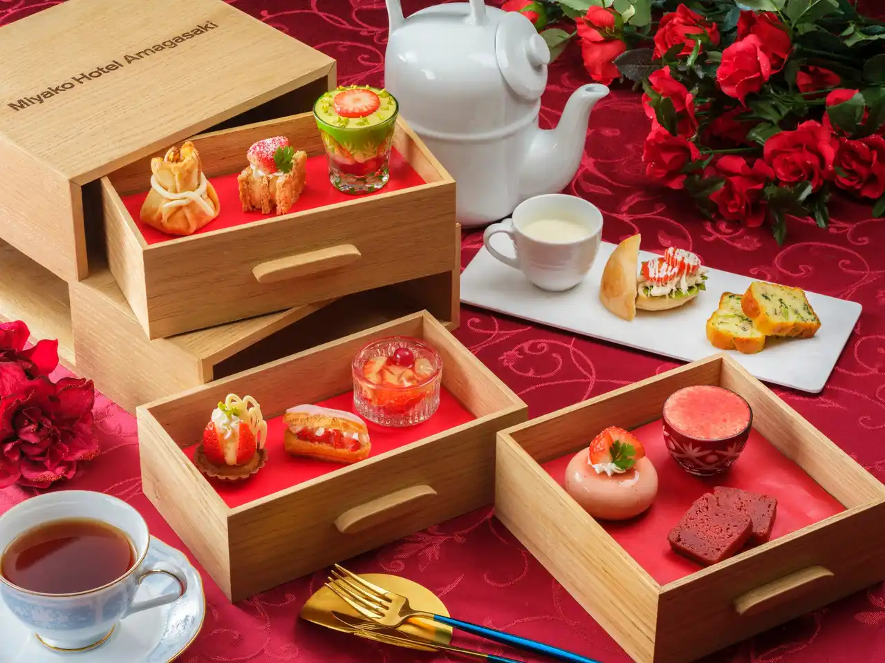 【都ホテル 尼崎】甘くときめく冬のご褒美「ストロベリーアフタヌーンティー」を販売