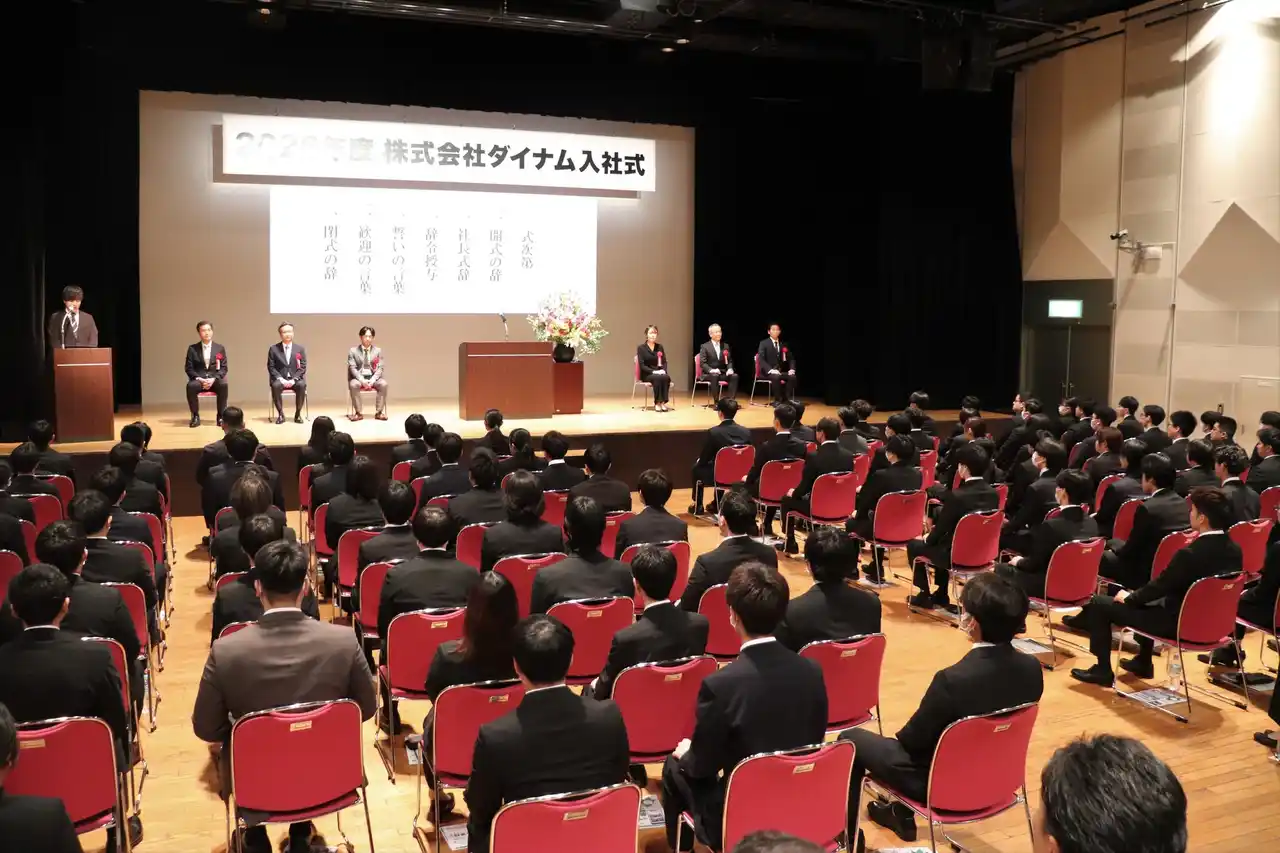 【株式会社ダイナム】 株式会社ダイナム、未来を担う100名超の新入社員を歓迎