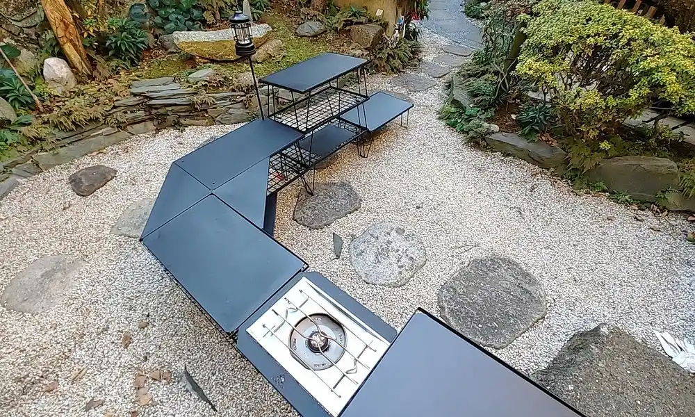 【Areti株式会社】 【キャンプのハイシーズンはいつ?】 初心者でもキャンプ場がごちゃつかない、拡張自在なフィールドラックで春キャンプに出かけよう!