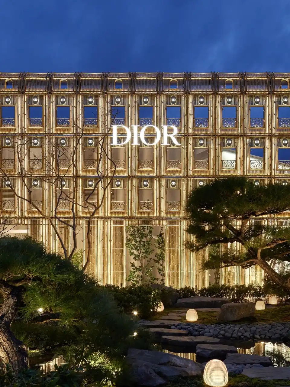 【株式会社アルガルバイオ】 アルガルバイオ、「ディオール バンブー パビリオン」においてwe+と共同開発した藻類新素材「SO-Colored」による特別家具を展示