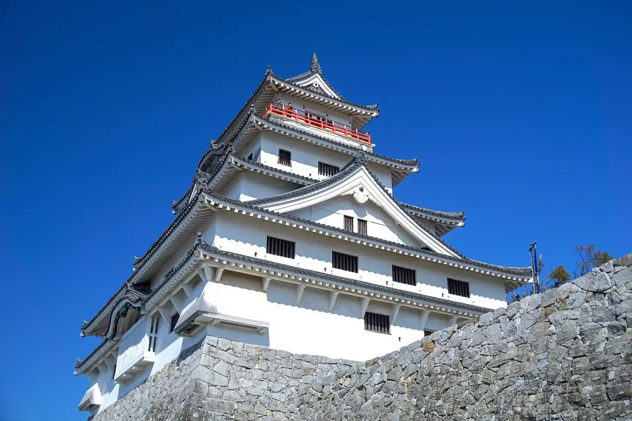 【一般社団法人唐津観光協会】 【１１月２２日(土)・２３日(日)限定】唐津城を舞台にした日本酒イベント「太閤の宴」開催。商店街で飲み歩きも楽しもう！