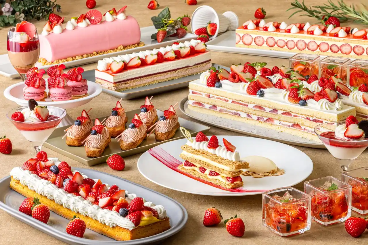 【横浜ベイシェラトン ホテル＆タワーズ】 宝石のようにきらめく苺スイーツが勢ぞろい　新シェフ佐藤が魅せる“断面美”ミルフィーユやフレジエが登場　ナイトスイーツブッフェ Sweets Parade ～ストロベリー～