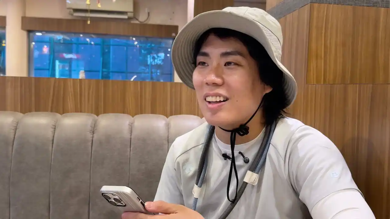 【ABEMA】 令和ロマン・くるま、インドで”リアル窪塚”に遭遇！イケメンすぎる24歳に「すげぇかっけえわ」 番組ディレクターの奇行に驚愕＆＆呆れ顔？「許せないんだけど」／『世界の果てに、くるま置いてきた』#8