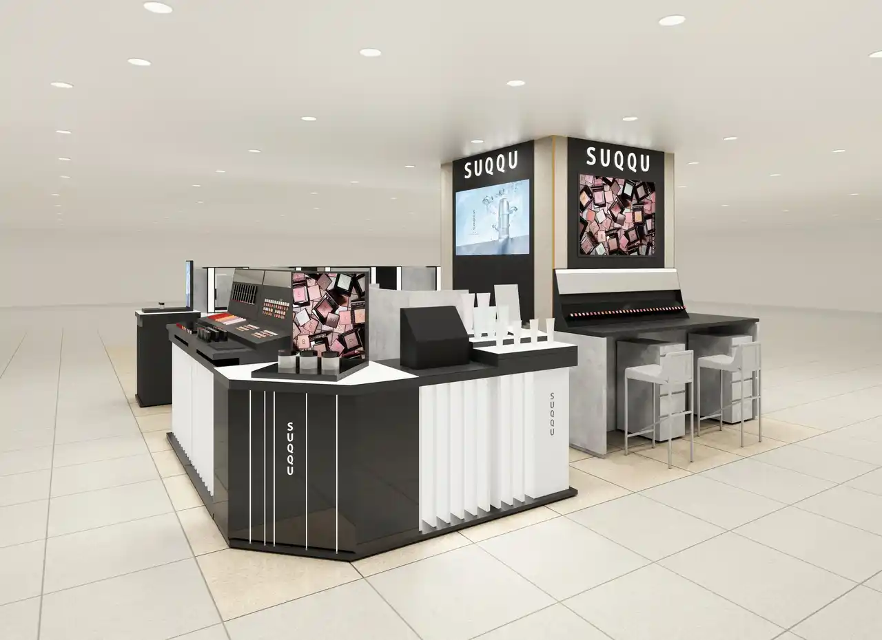 【株式会社エキップ】 ＜SUQQU＞西武池袋本店カウンターをリニューアル。2025年も国内外で店舗が続々とオープン・改装。