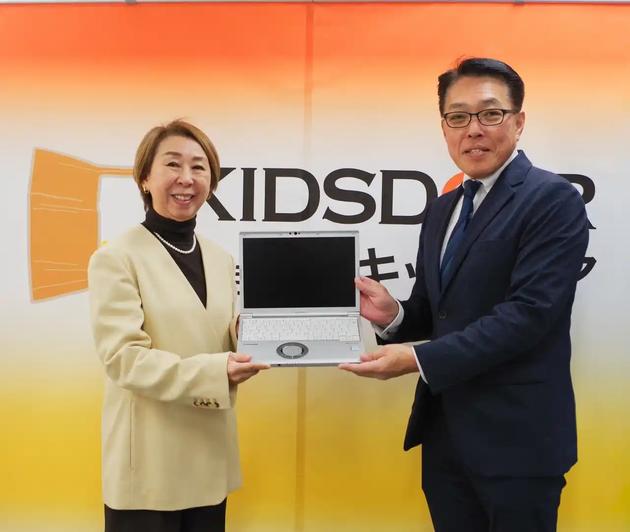 【三井住友トラスト・パナソニックファイナンス株式会社】 認定NPO法人キッズドアへPC50台を寄贈しました