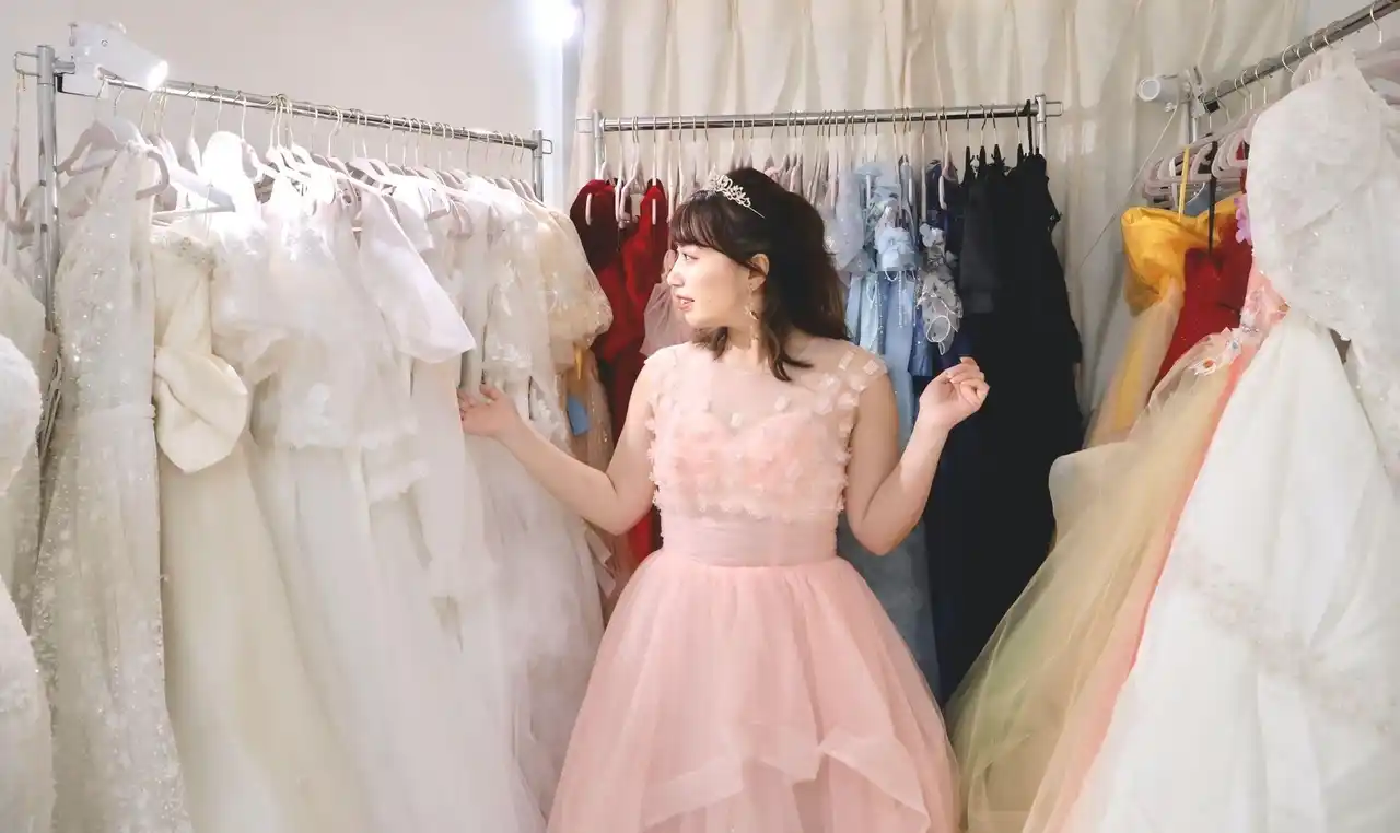 【株式会社Fity】 1人でも、誰の隣でもドレスを着てほしい「Dresspocket」サイズが合うか不安なお客様の声から、事前フィッティングを開始