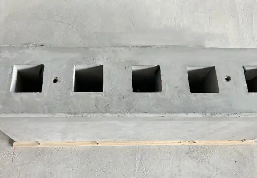 写真3：プレキャスト部材の設置