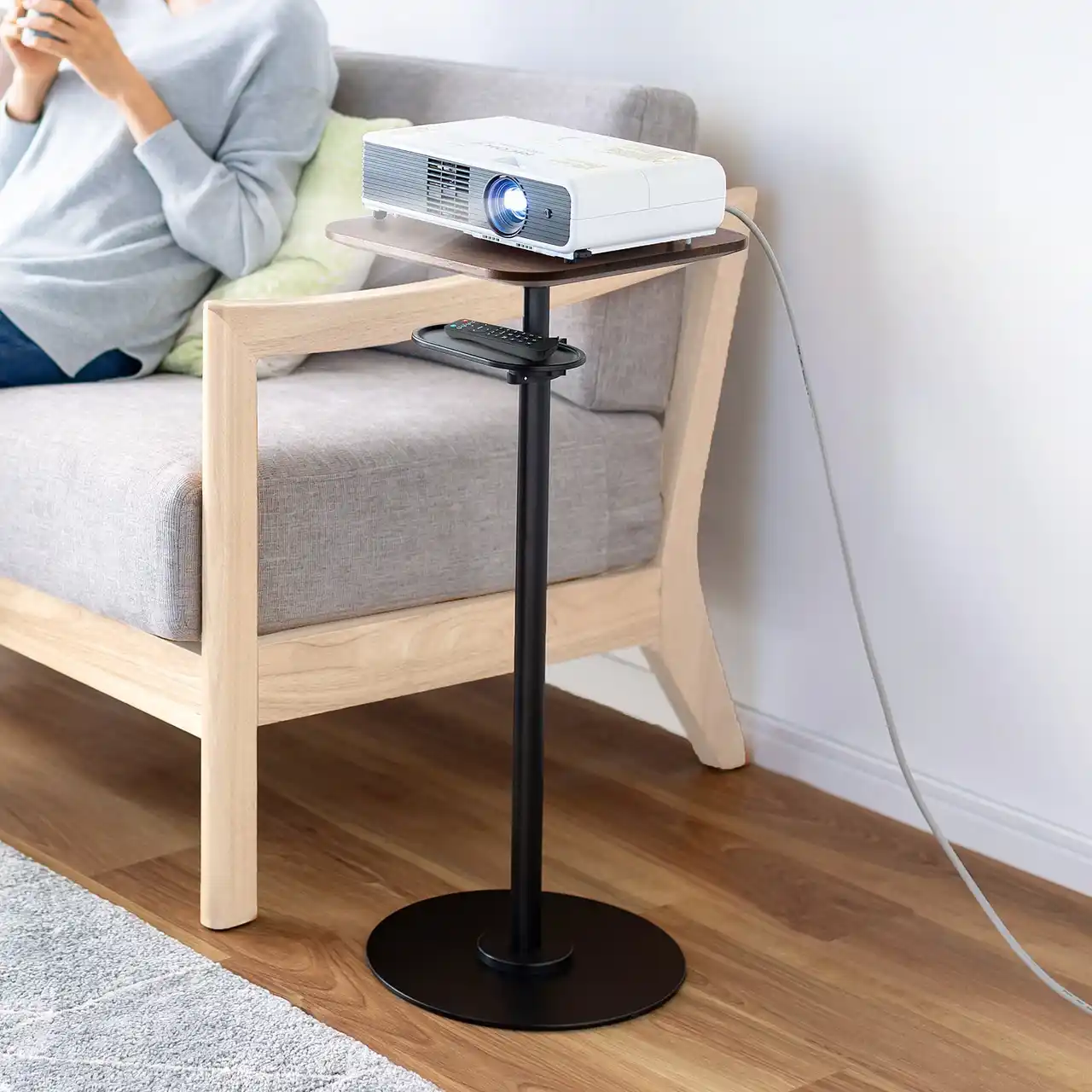【サンワダイレクト】 インテリアになじむ木目調デザインのプロジェクタースタンドを発売