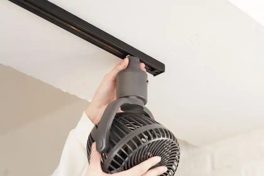 ワンタッチで取付