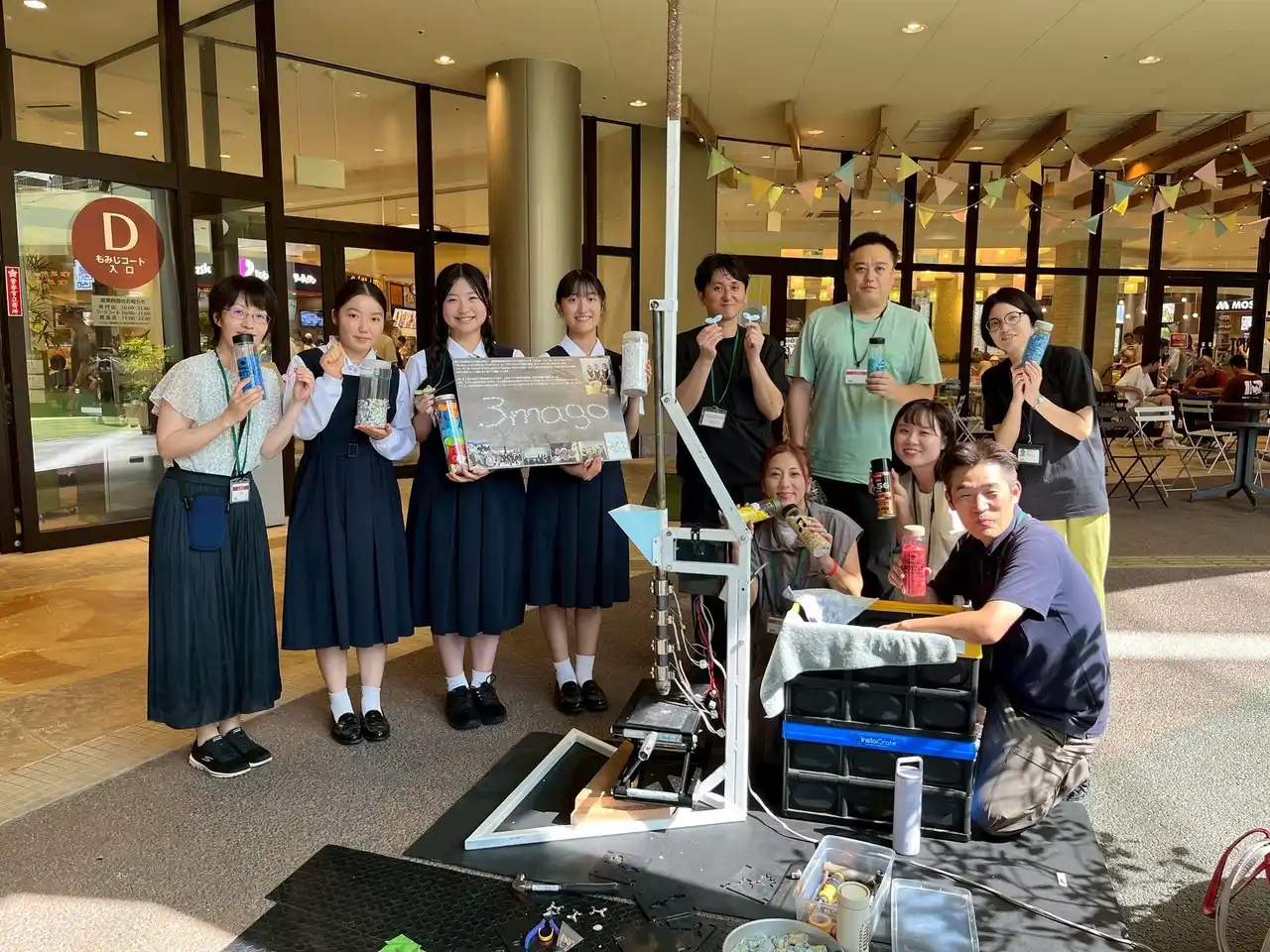 福岡雙葉高校の生徒チーム「3mago」が企画・運営ペットボトルキャップをアップサイクルして“Futabaのキーホルダー”に