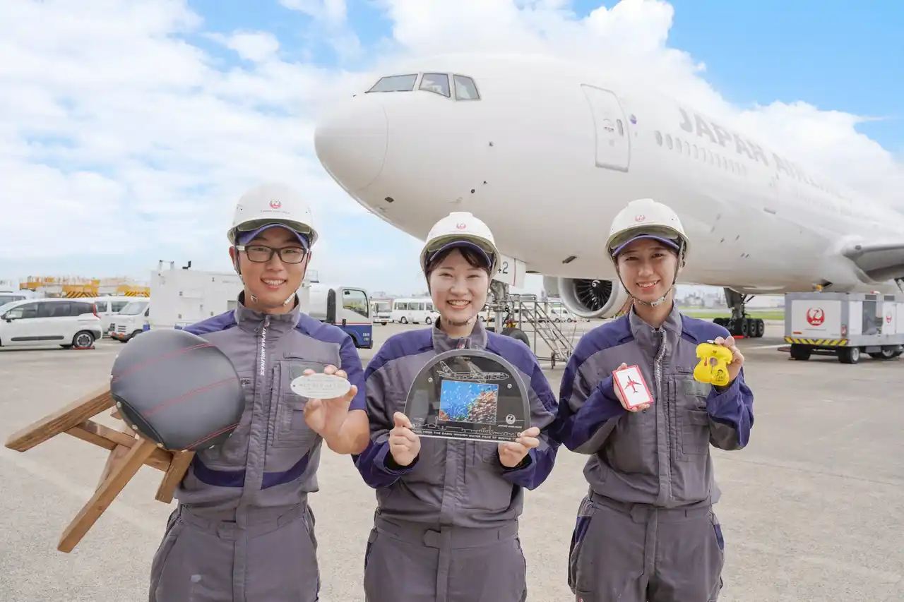 【株式会社高島屋】 【横浜高島屋】“航空機廃棄部品” が生まれ変わって再び空を飛ぶ！アップサイクルアイテムの販売イベント〈［JAL］空を飛んだ　そのあと　POP UP SHOP〉開催！