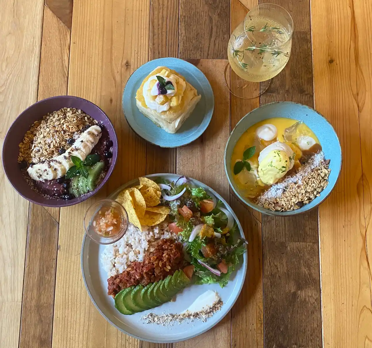 【株式会社 大泉工場】 7月・8月期間限定！「1110 CAFE/BAKERY」で、暑い夏をトロピカルな発酵メニューで楽しむフェア「Plant-Based Paradise」開催。