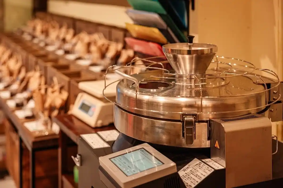 【株式会社INDIGO COFFEE WORKS】 副業でコーヒー豆を焙煎・販売したい方を応援！「知識ゼロ＆副業からはじめるコーヒーで稼いで目指すFIRE生活（かや書房）」著者運営のコーヒーショップが「シェアロースター」をスタート