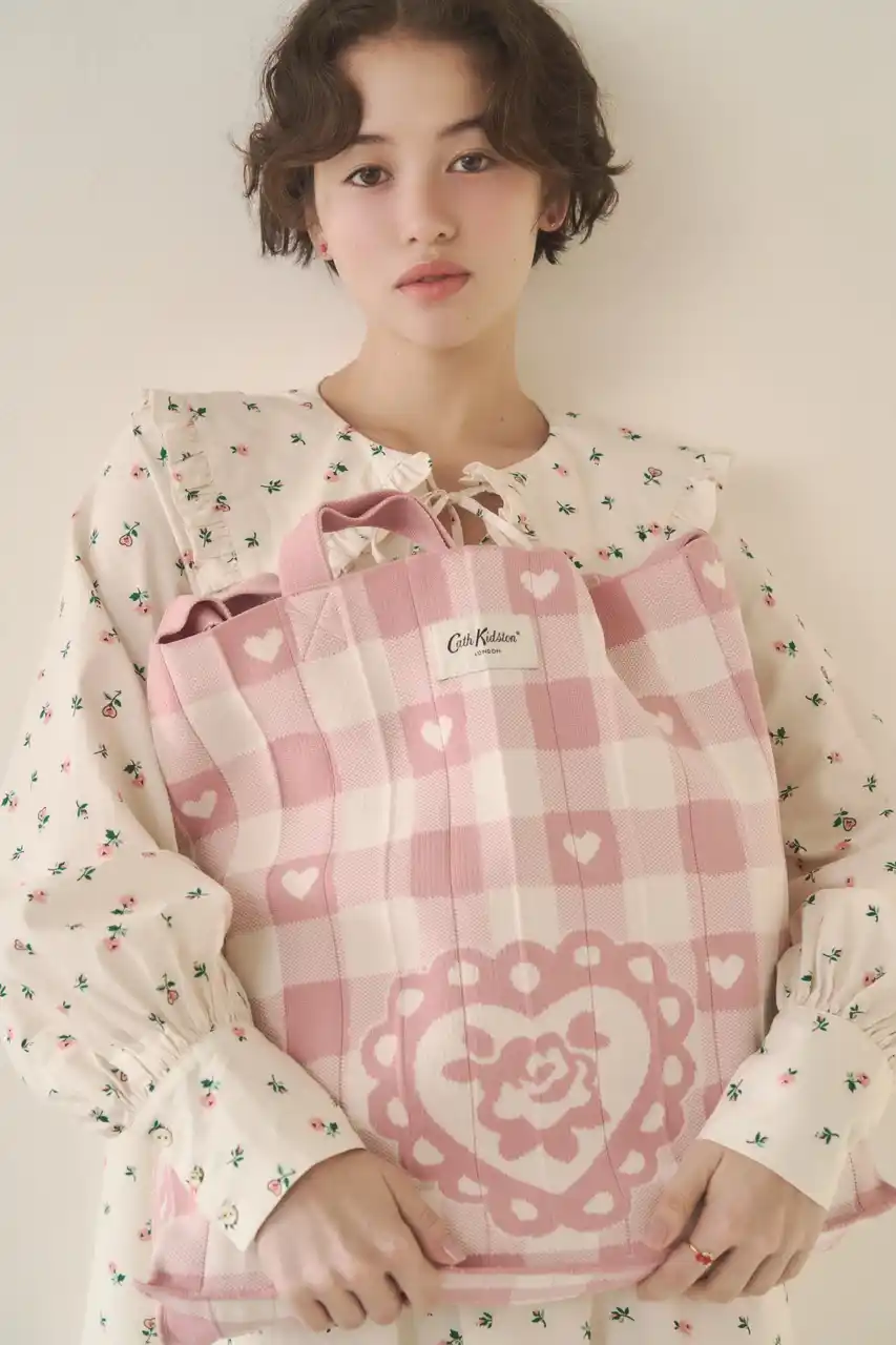 【Cath Kidston × KNT365】再生ポリエステル素材の365日毎日使えて自宅で洗えるニットバッグ、春の新作でロンドン柄が初登場！12月19日(金)発売！