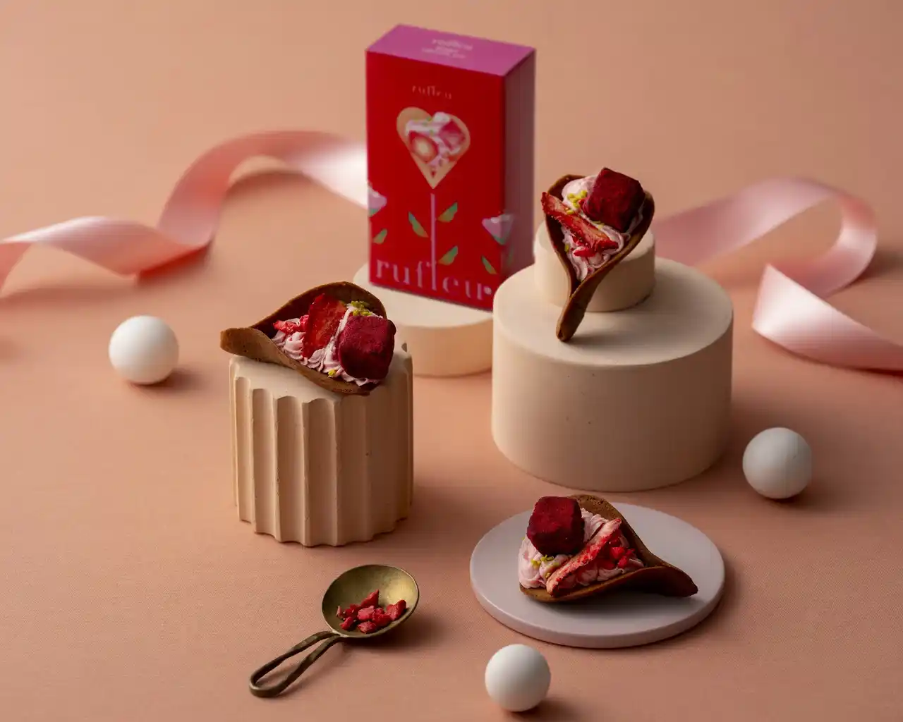 【Patisserie KINEEL 京都】小さなお花を贈るような華やかさと可愛らしさ。新商品「ルフル ベリーチョコレート」を12月13日から販売開始