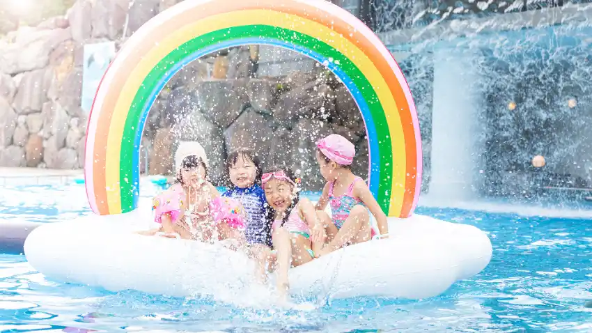 【株式会社LOTTE Hotel Arai】 夏休みは「おかしなプール」で家族みんなが笑顔に！標高約1,000mのマウンテンリゾートで過ごす夏休みの思い出を