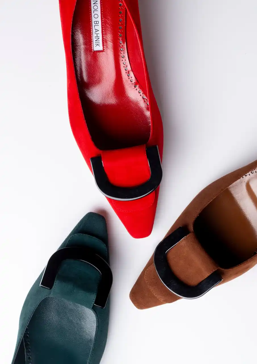 【ブルーベル・ジャパン 株式会社】 マノロ ブラニクより、1960年代のエレガンス漂う新作が登場