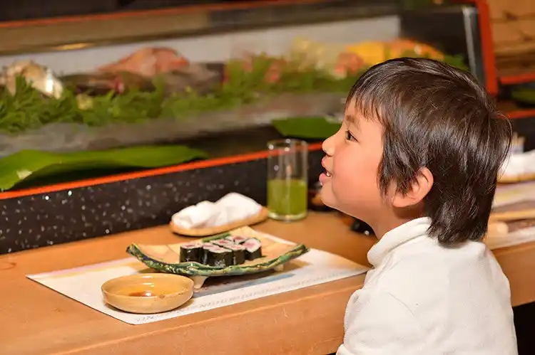 【ニフティ株式会社】 【調査結果】小中学生が思う日本の良いところは「食べ物がおいしい」、海外の人におすすめしたい食べ物1位は「お寿司」