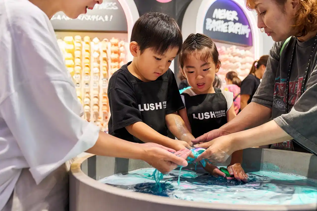 【LUSHプレスリリース】豊かな香りに包まれながら体験するキッズ向けワークショップ「ラッシュでお仕事体験」を7月19日より全国で順次開始