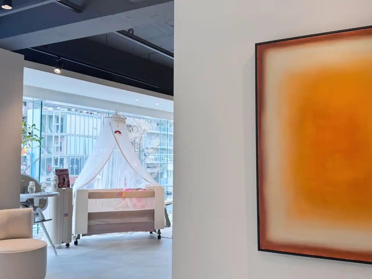 【BEBEBUS株式会社】 【関西初上陸】プレミアム育児ブランド「BeBeBus」、大阪の高級家具セレクトショップ「Be Kobe Concept」へ正式出店